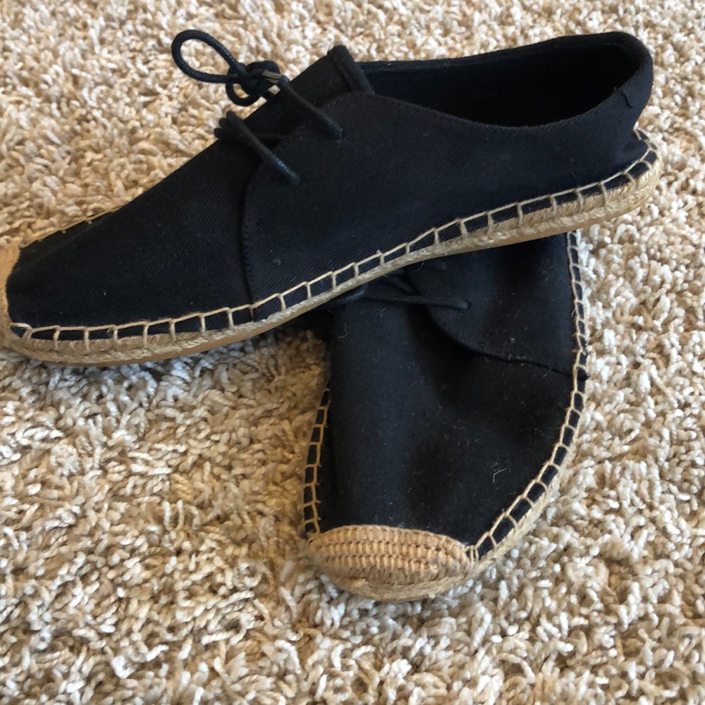 GAP Shoes - Picture 2 of 3